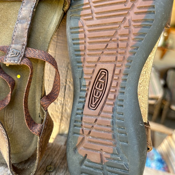 KEEN sandals womens 8.5. Brown back strap - Picture 4 of 6